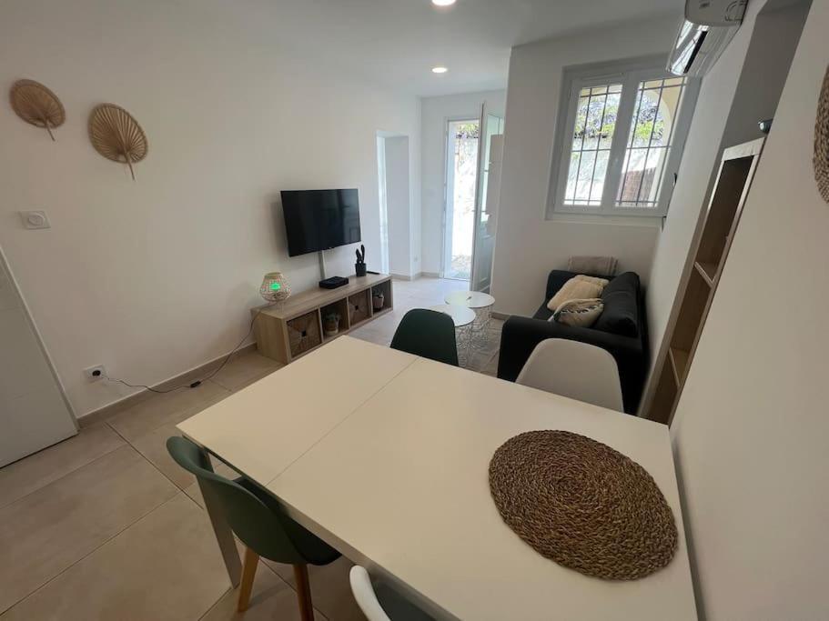 La Glycine - Parking Gratuit - Ac Clim - Cour Prive - Apartman Villeneuve-lès-Avignon Kültér fotó